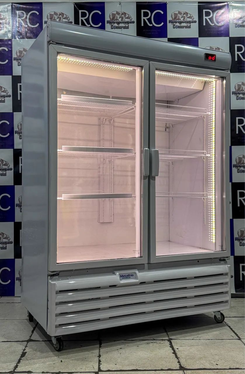 Geladeira Dupla Metalfrio com controlador digital e iluminação em LED