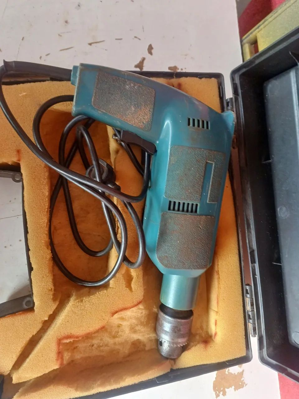 Furadeira makita relíquia funcionando 