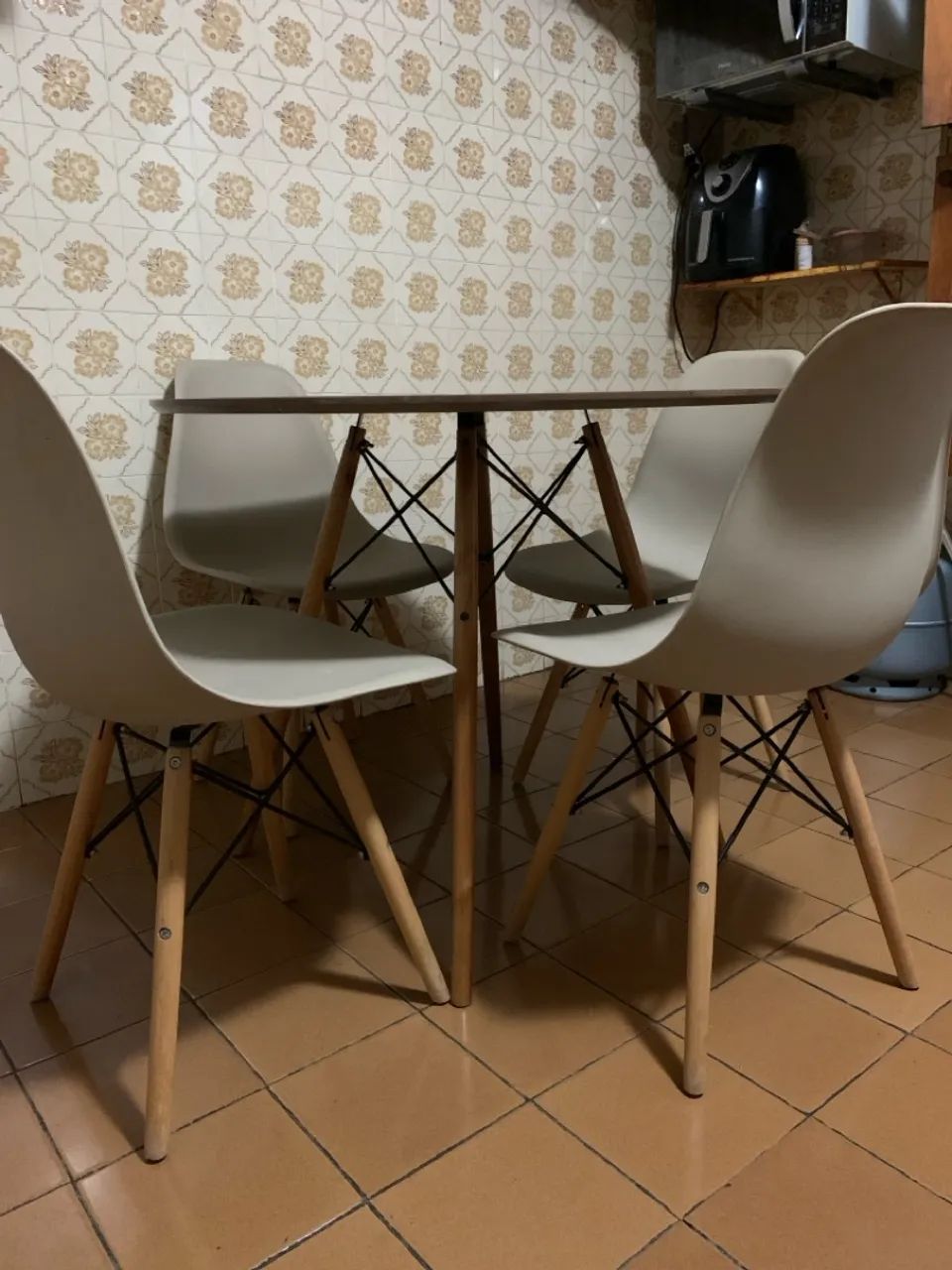 Mesa de Jantar com 4 Cadeiras