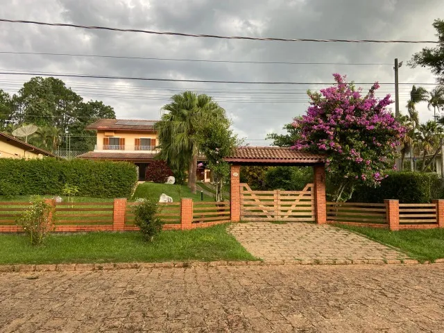 Casa à venda em condomínio em Itupeva, 329m² de área construída e terreno de 1 mil m².