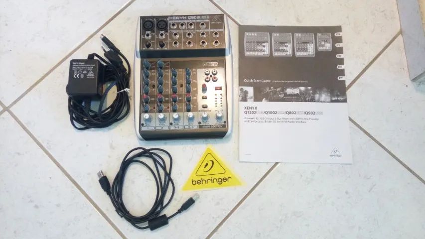 MESA BEHRINGER XENYX Q802USB - COMO NOVA - Instrumentos musicais