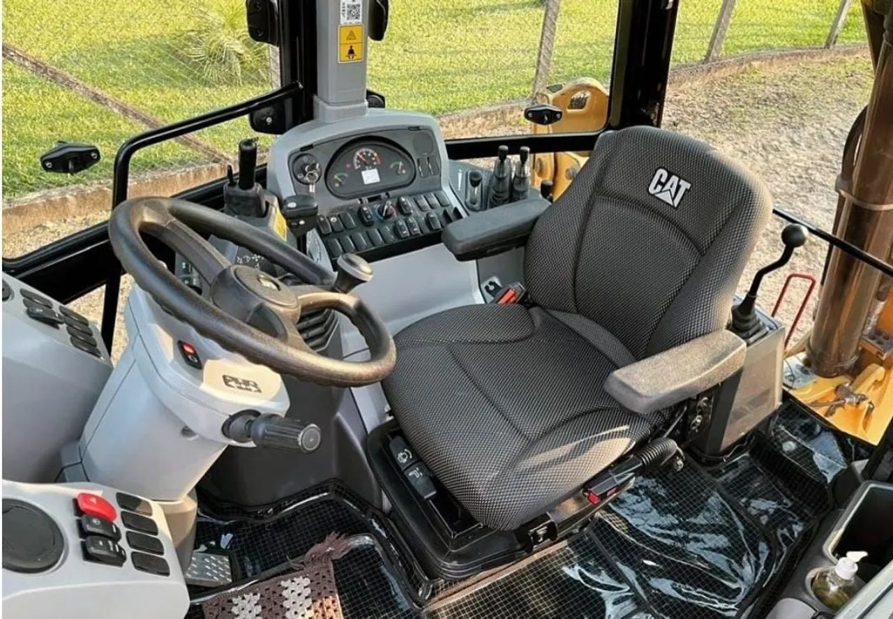 Retroescavadeira Caterpillar 416 4x4  2022 - Foto 3