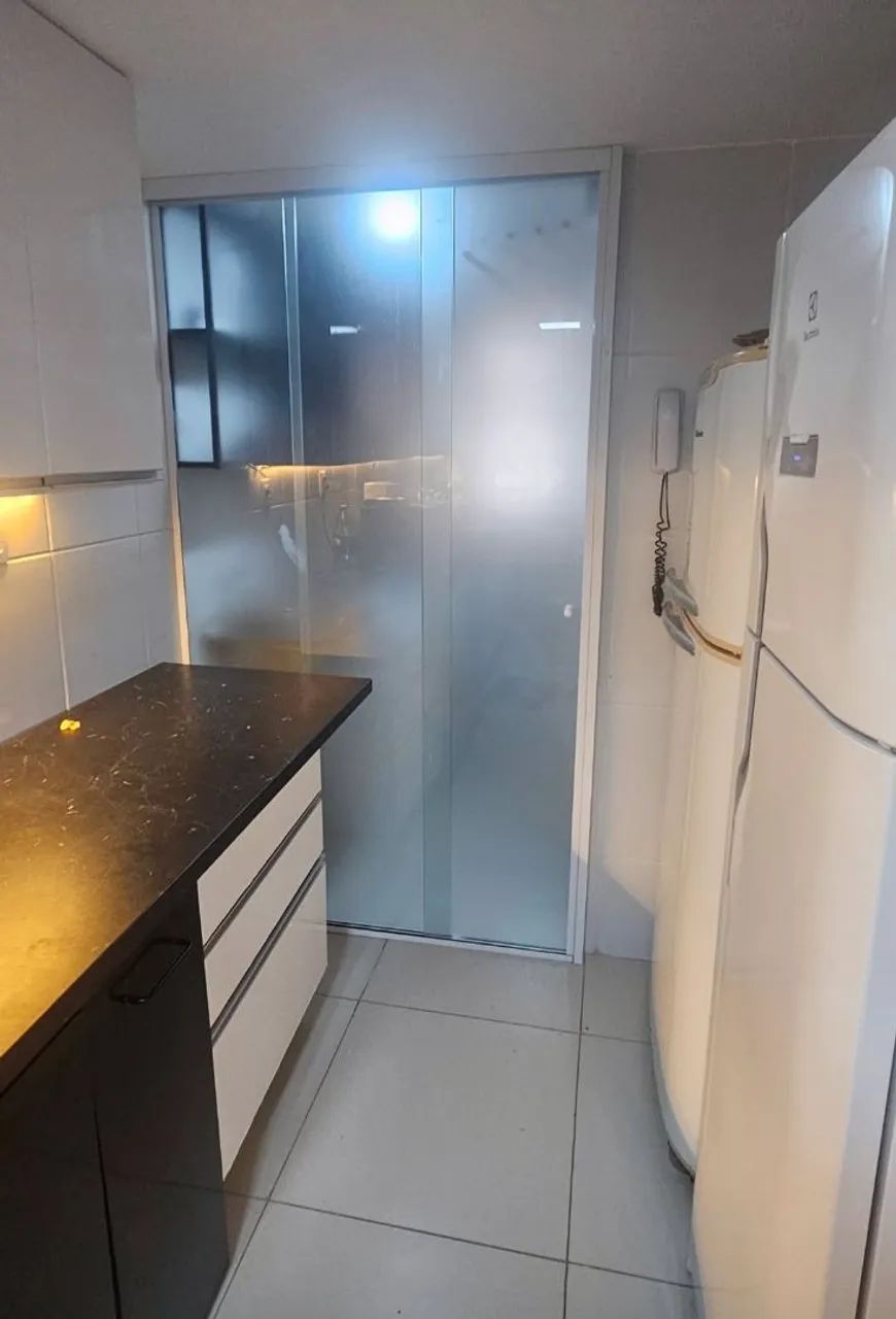Box para banheiro, espelhos, gabinete para pias, portas sobre trilhos, janelas, varandas,  - Foto 3