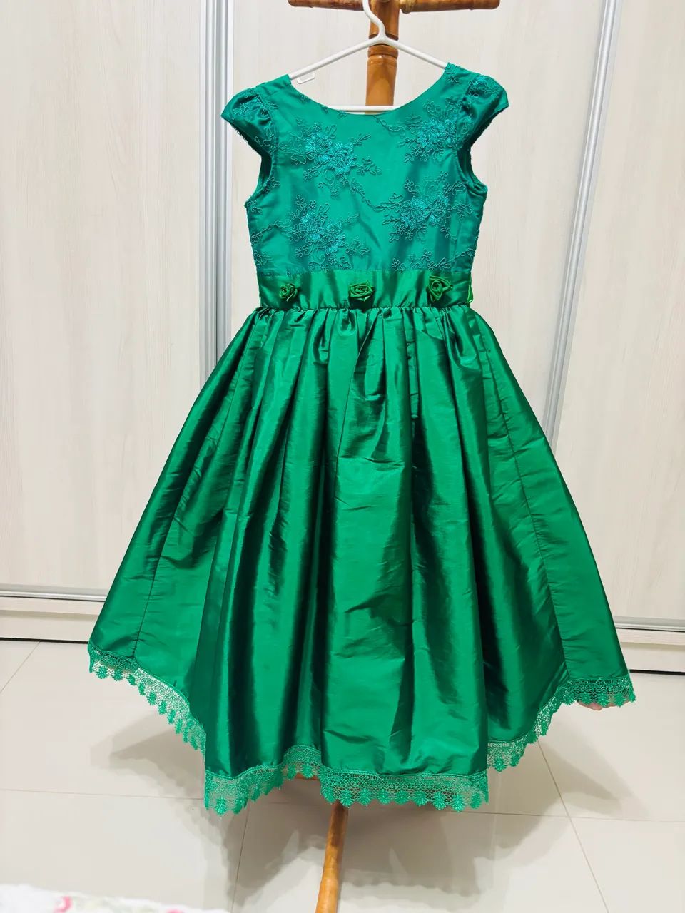 Vendo vestido infantil de festa para crianças de 8 a 10 anos.