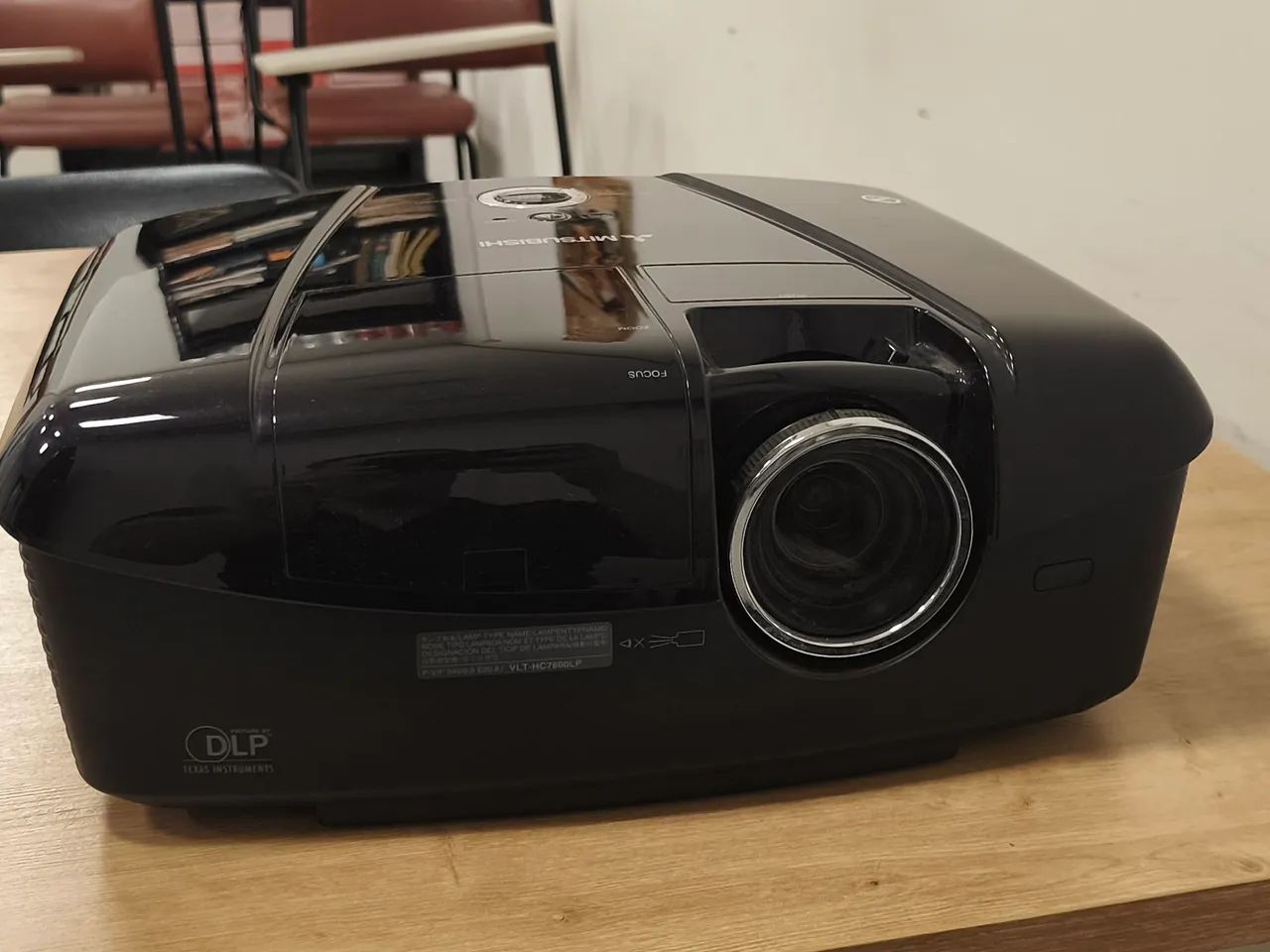 Projetor Mitsubishi HC7800D Full HD 3D com 2 oculos