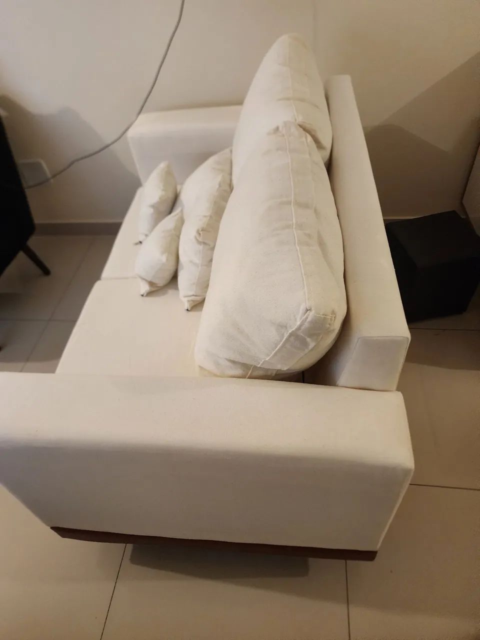 Vendo sofá Living Off White novo.