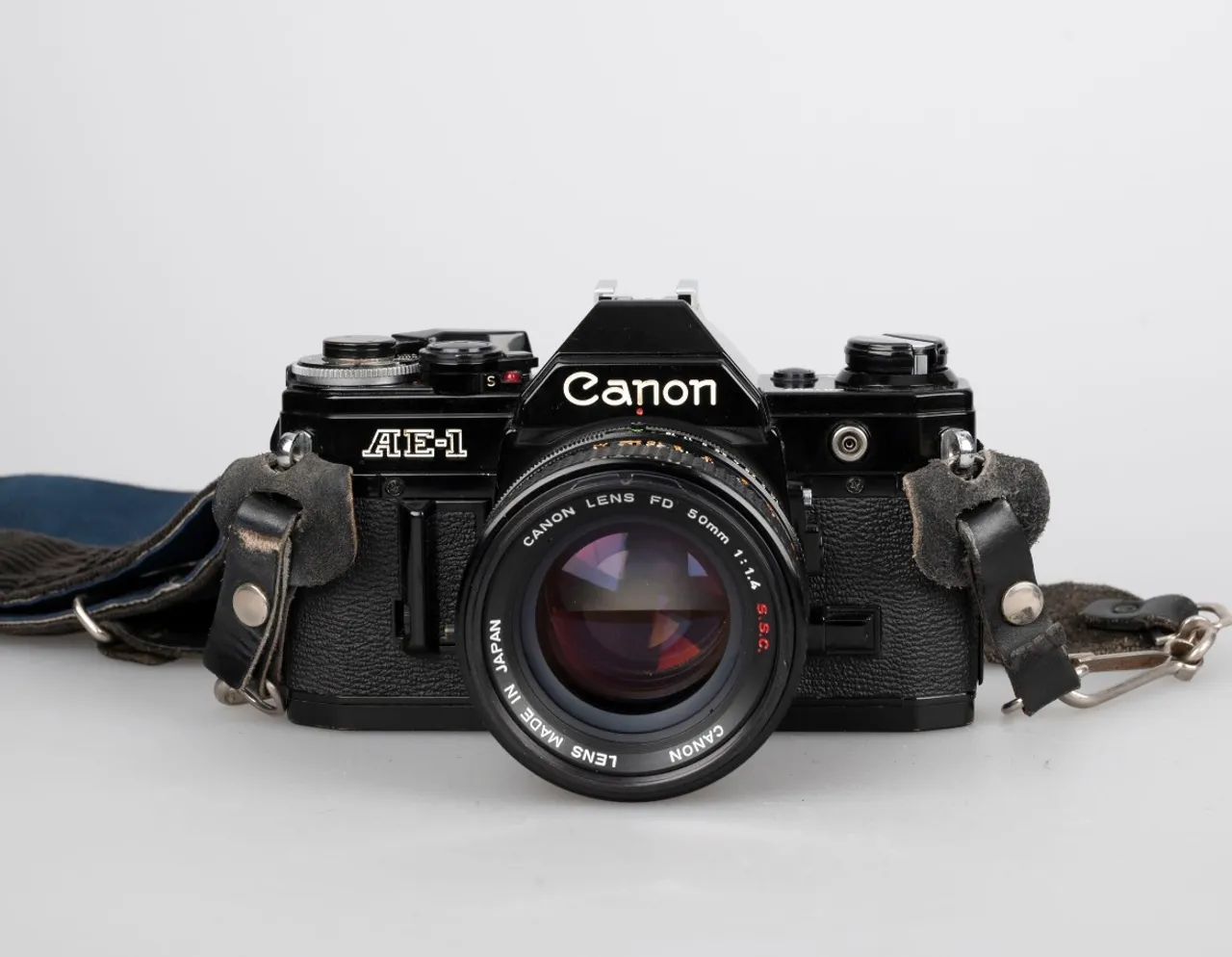 Canon AE-1 All Black Original + FD 50mm f/1.4 S.S.C. - Raridade