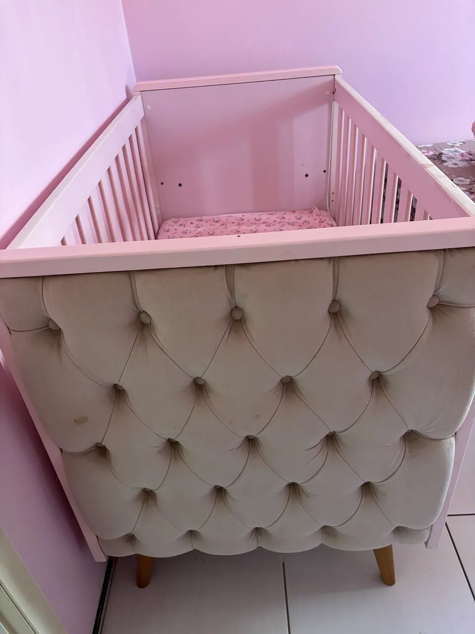 Berço Americano com Capitonê Retrô Rosa + Colchão  - Foto 3