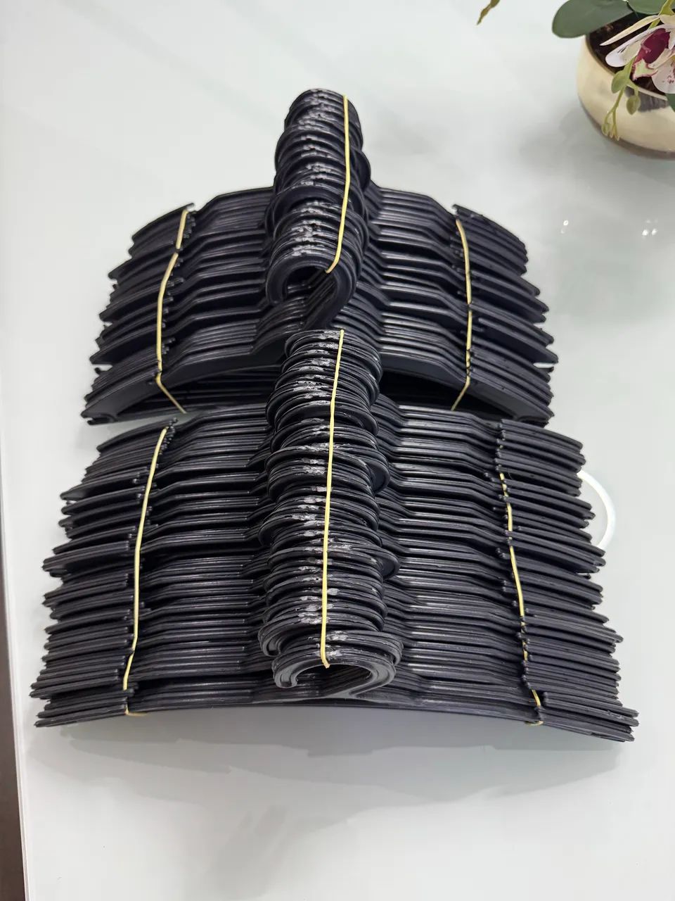 100 Cabides Plásticos Pretos