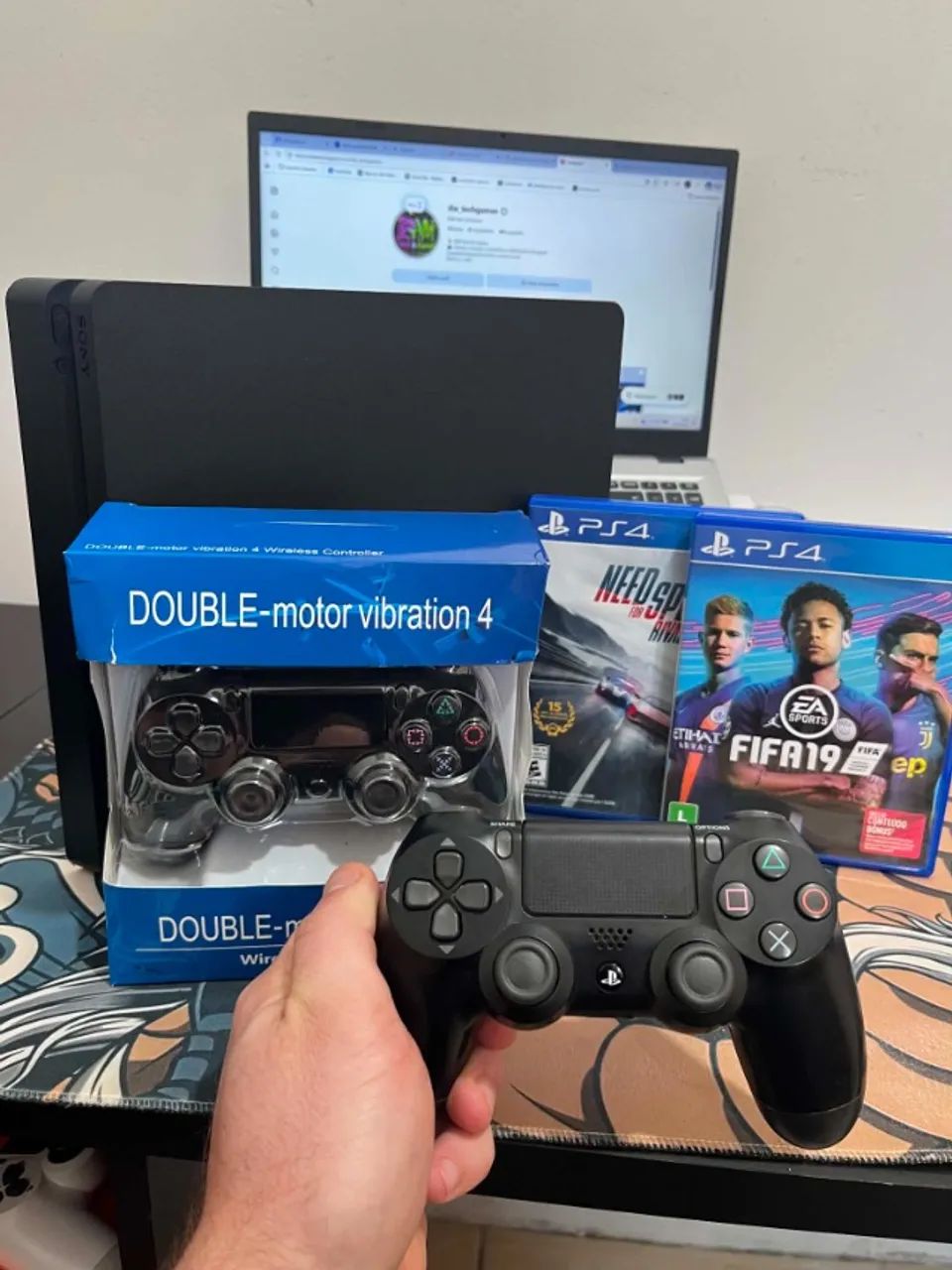 Playstation 4 slim + 2 controles + 2 jogos