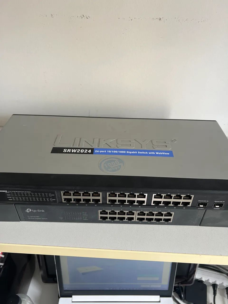 Switches Gigabit TP-Link 16P + Linksys 24P - Foto 3