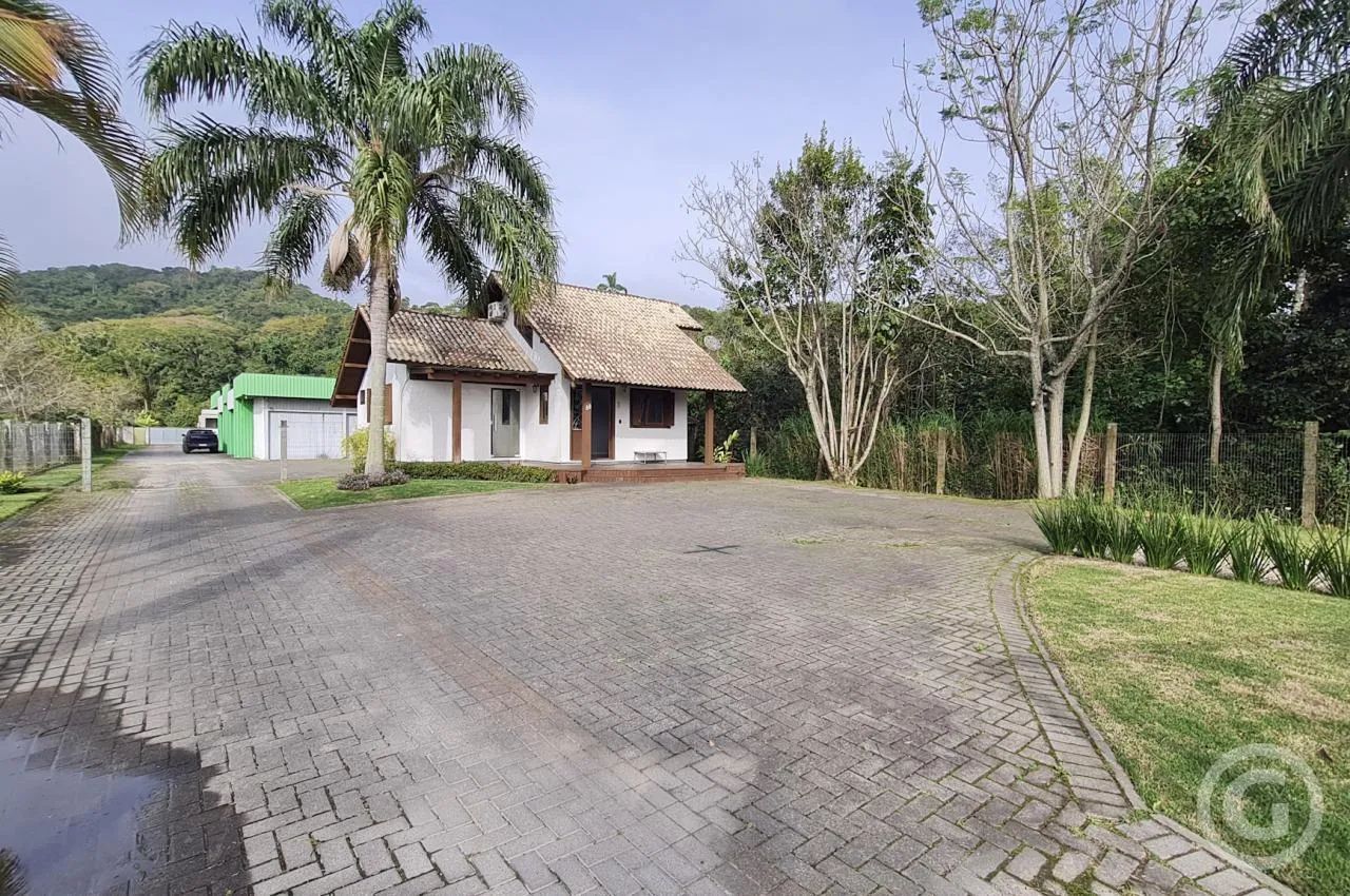 Excelente casa comercial com amplo estacionamento - Foto 2