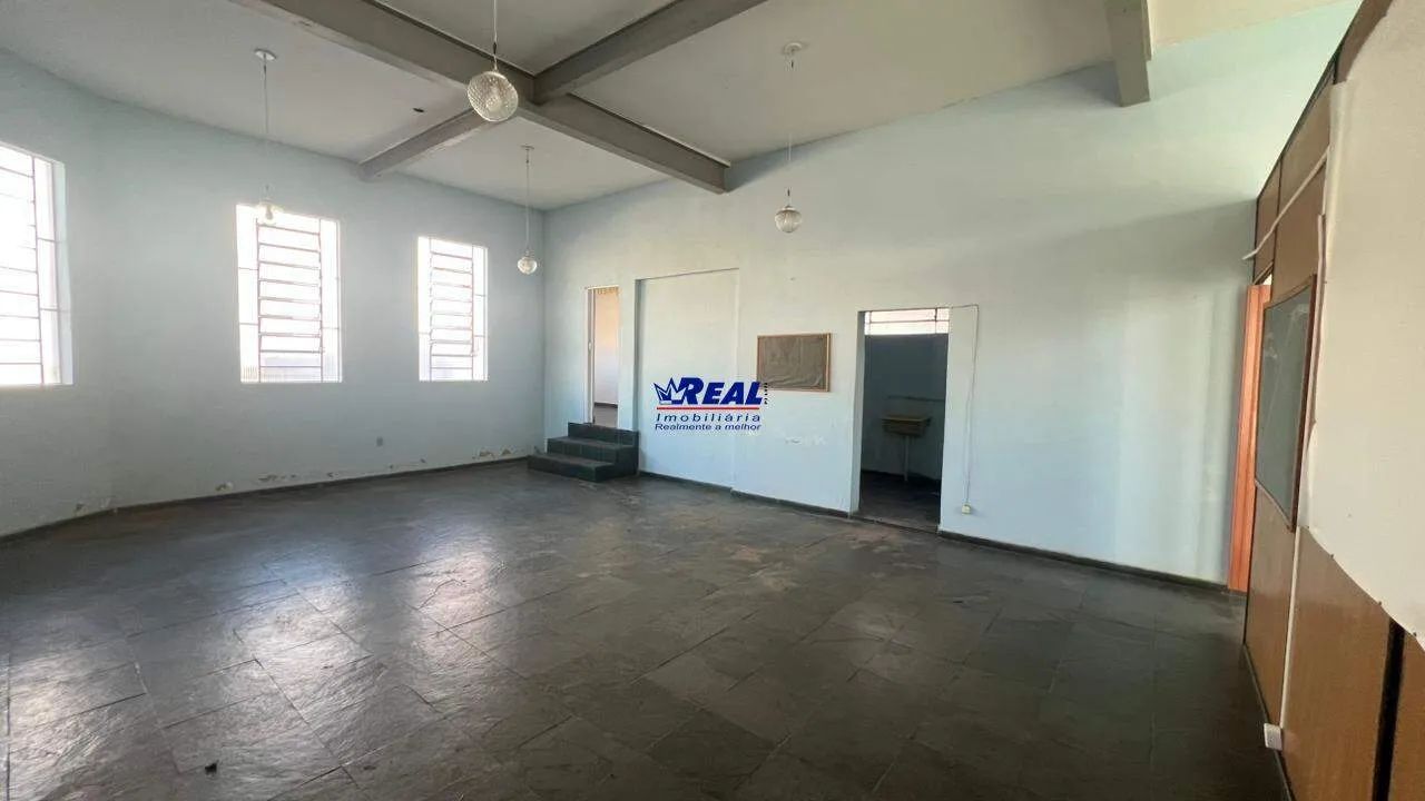 Casa Comercial para Aluguel no Barreiro (4 Salas)