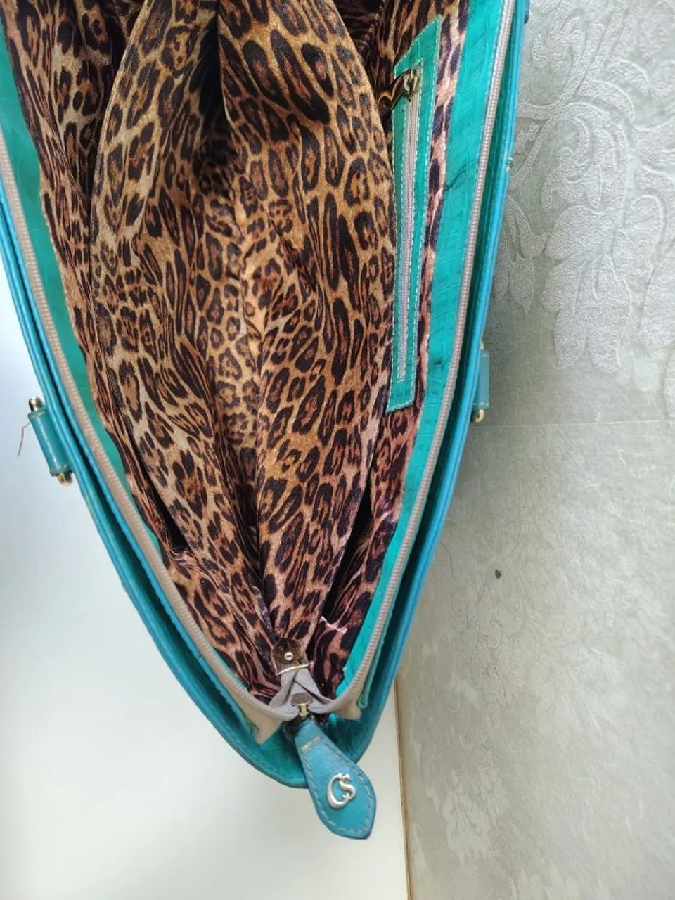 Carmen Steffens Original | Bolsa de Couro Turquesa com Forro Animal Print - Foto 4