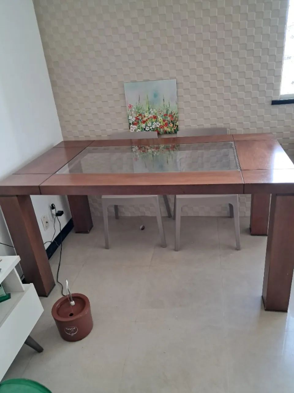 Mesa de jantar 1,60x0,90 com algumas avarias - Foto 2