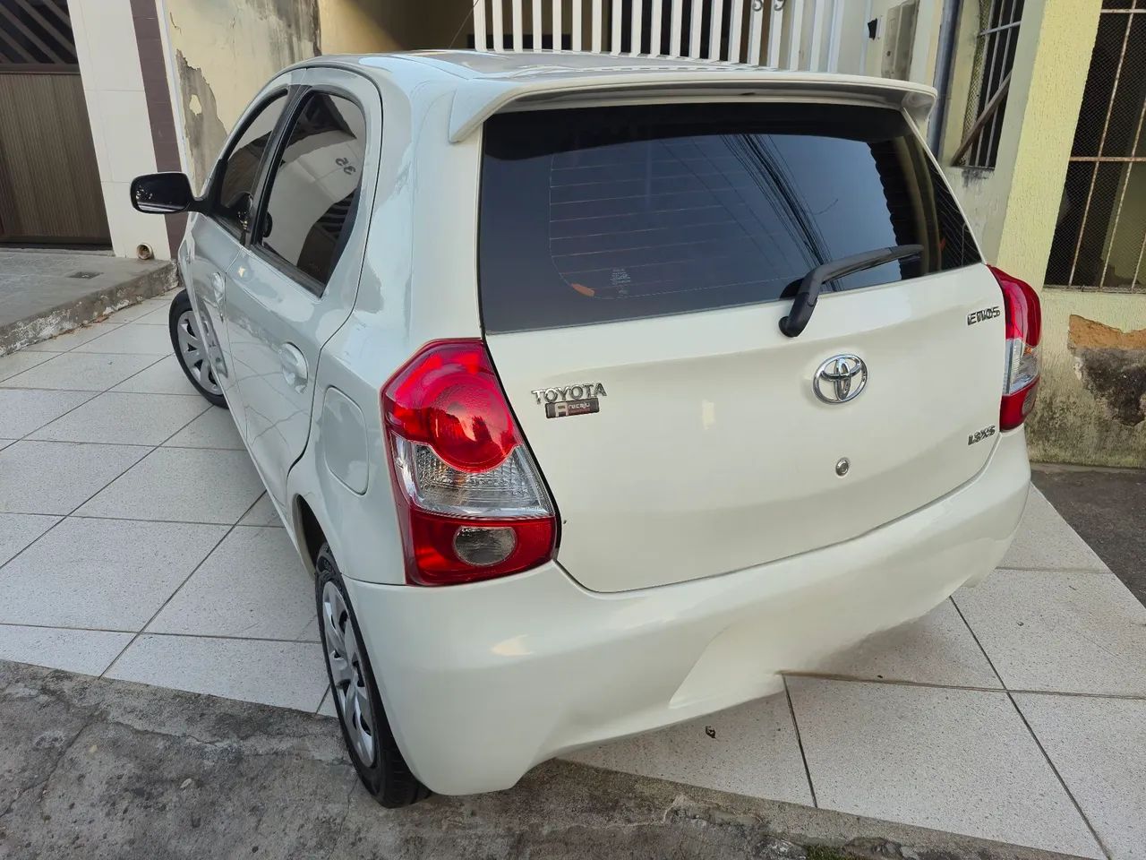 Toyota Etios XS 1.3 Flex 16V 5P Mec. 2013 - Foto 2