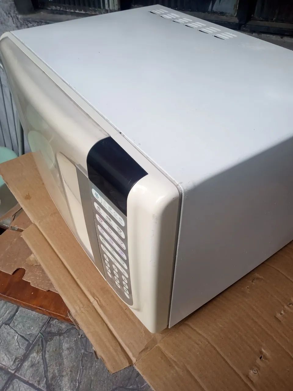 Microondas Eletrolux de 31 litros de 110,V - Foto 3