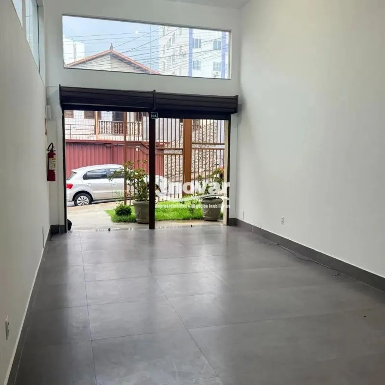 Excelente loja com aproximadamente 45m², sem taxa de condominio, a 50 metros do Colégio Ma - Foto 4