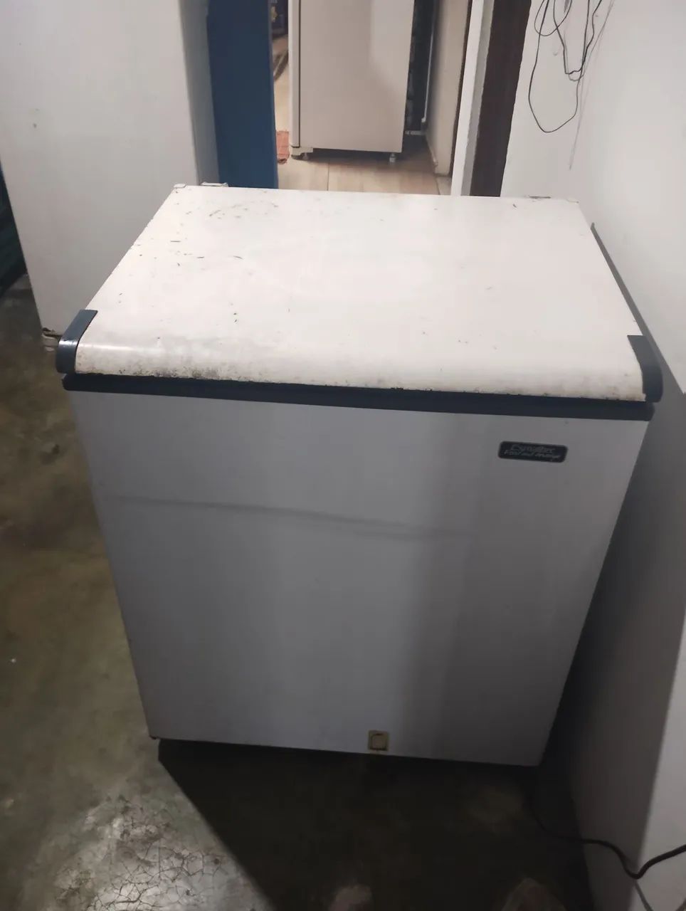 Freezer Esmaltec 230 litros .