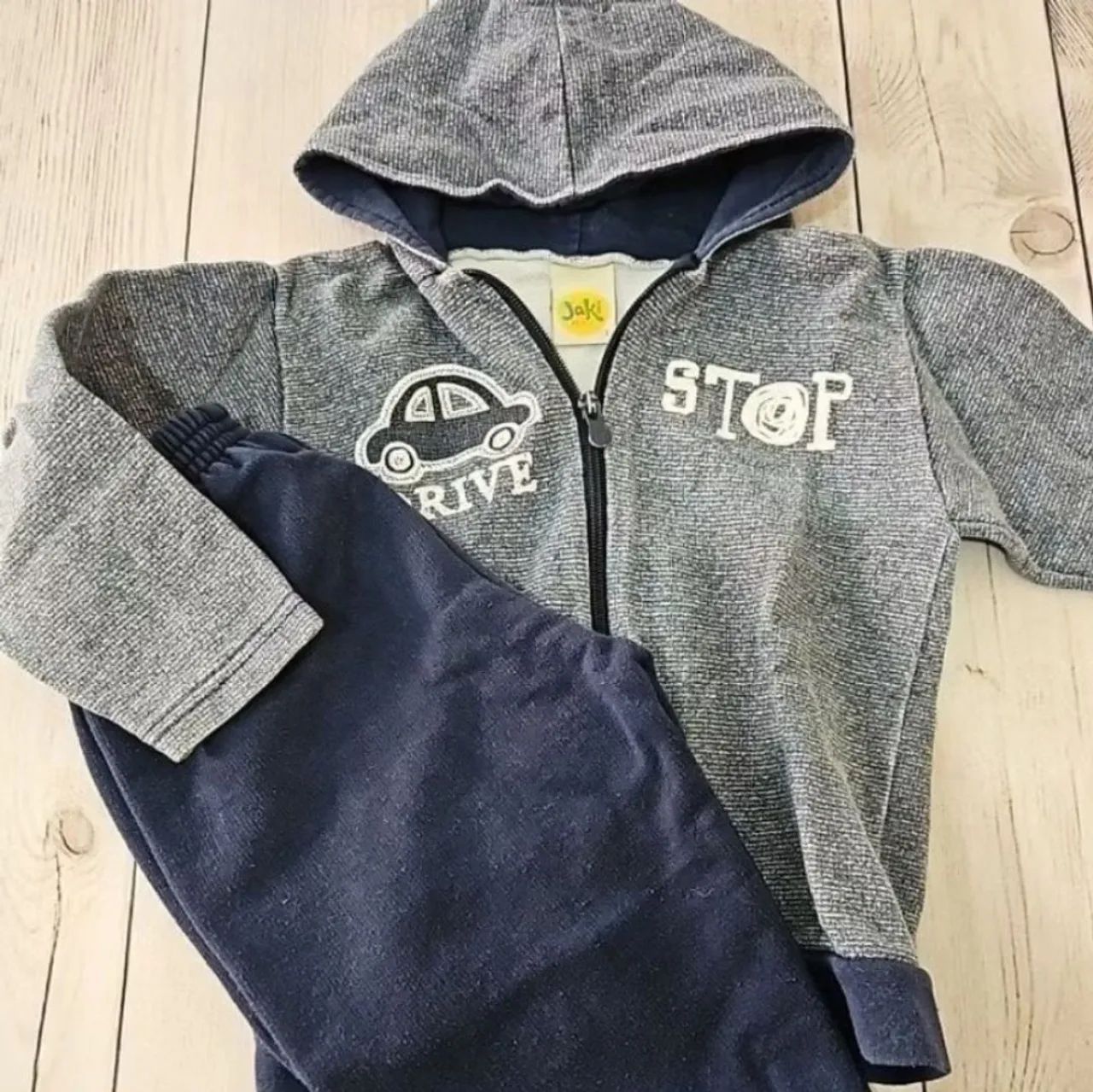 Conjunto Moleton, 3 anos
