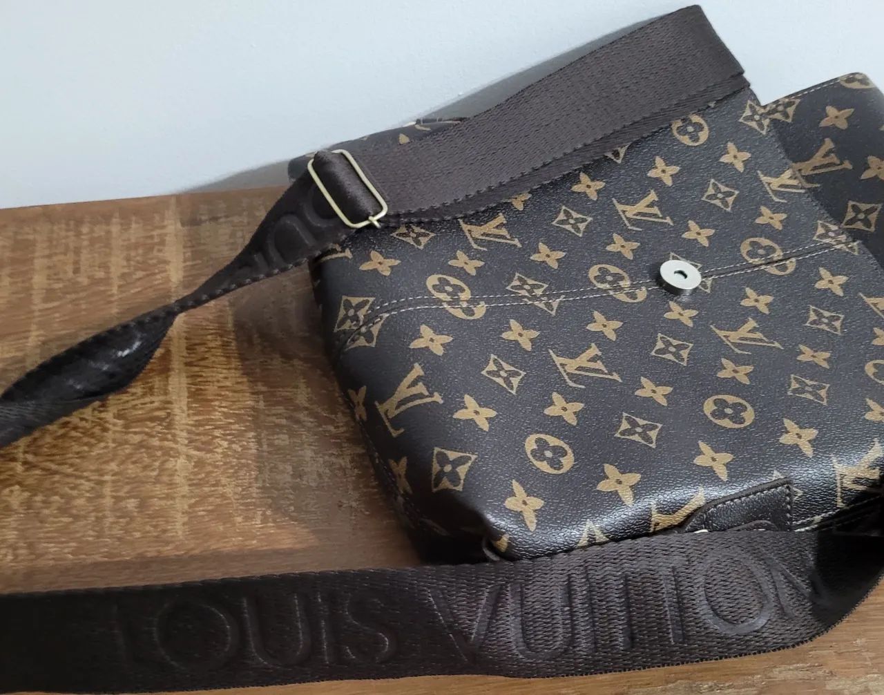 Bolsa LV de ombro marrom nova - Foto 4