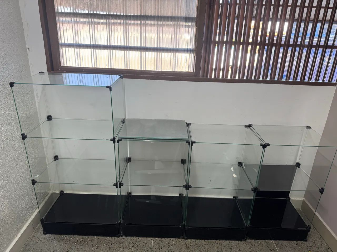 Vendo 4 vitrines de vidro  - Foto 2