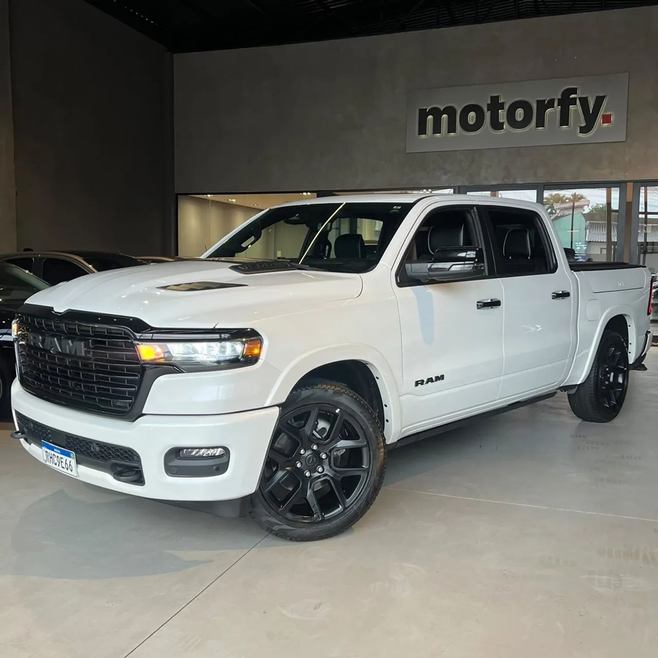 Ram 1500 1500 LARAM. NIGHT ED. BI-TB 3.0 4x4 Aut. 2025