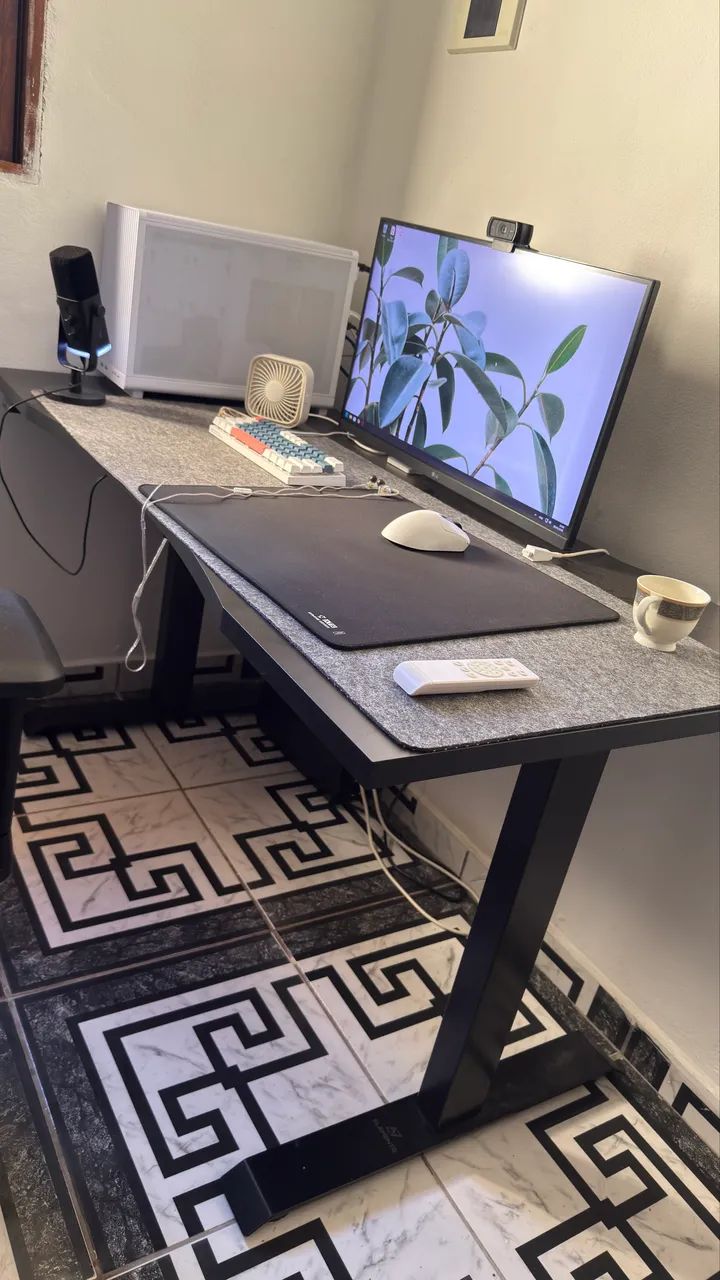 Mesa ergonômica Elements com ajuste de altura 