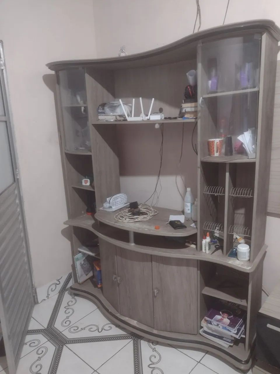 Vende-se estante
