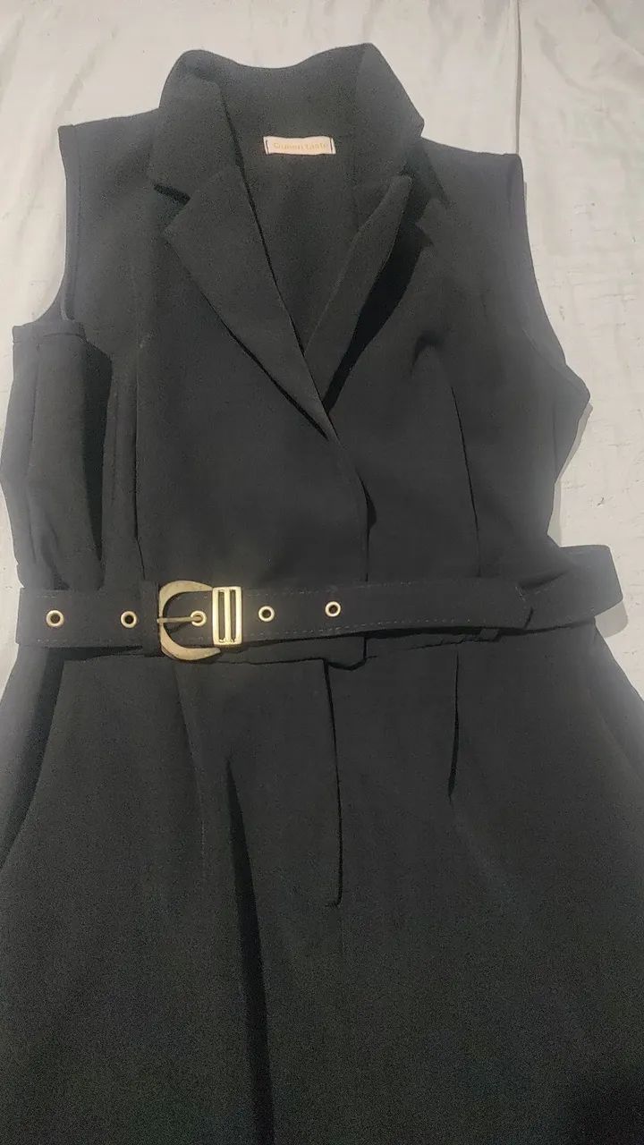 Macacão preto básico e elegante 