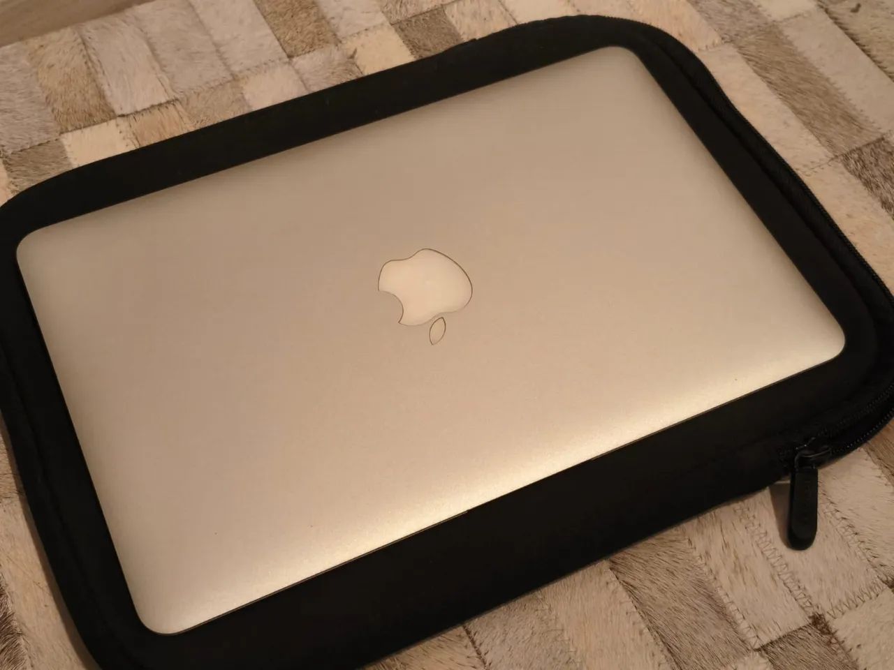 MACBOOK AIR - 2014 / Intel core i5 / bateria 5h/ excelente estado + bolsa 