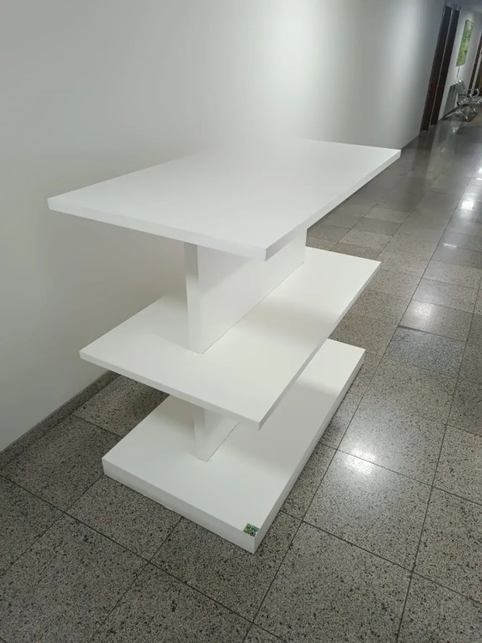 Balcão  Expositor para Loja com Rodinhas (Gôndola/Móvel MDF) - Foto 2