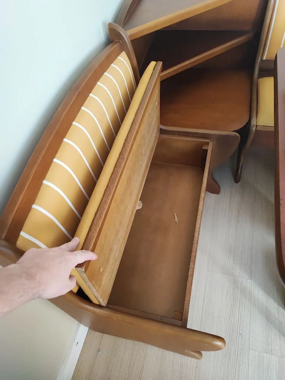  mesa canto alemão e cadeiras em madeira - Foto 5