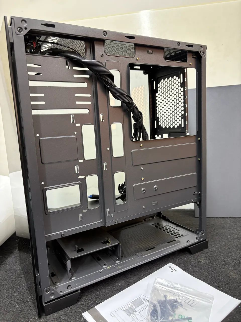 Gabinete para PC Gamer Aigo C218m - Foto 5