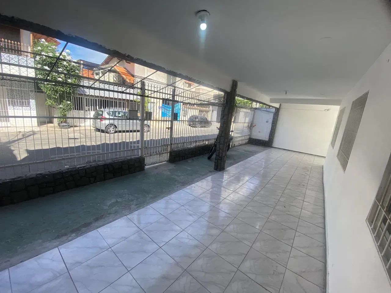 Imóvel para aluguel possui 200 metros quadrados com 3 quartos