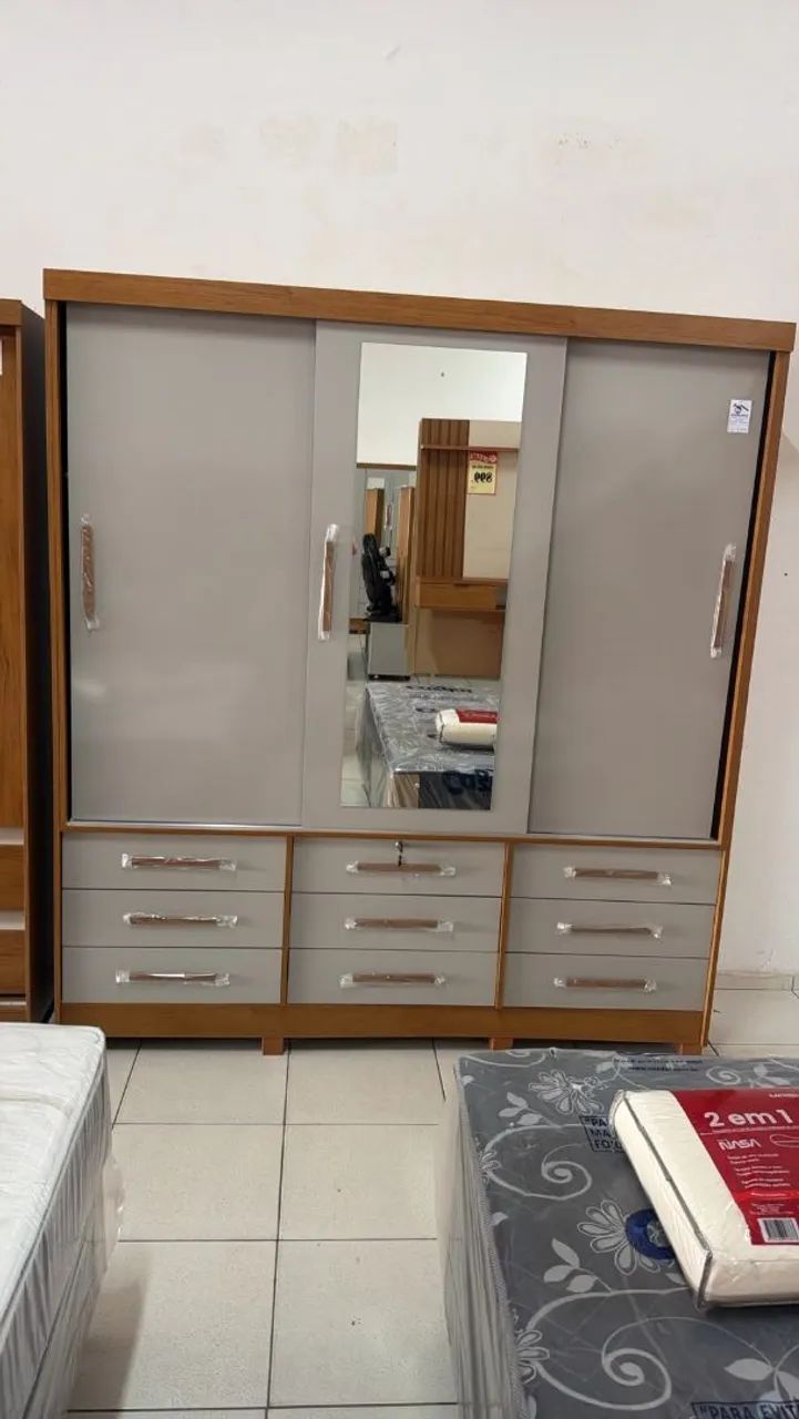 Guarda Roupa 3 portas de correr e 9 gavetas