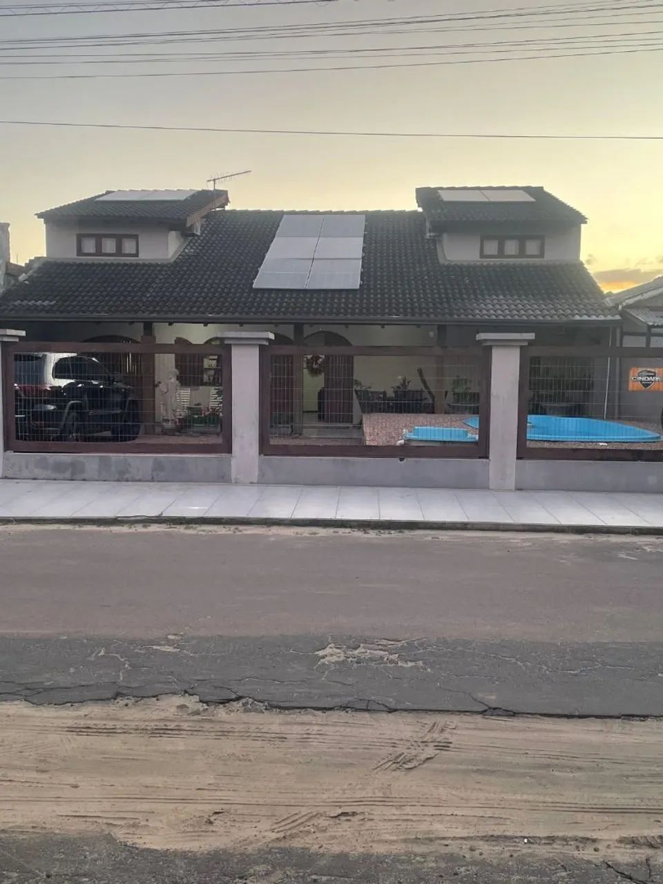 Casa ampla, com piscina, próxima ao Centro e a Lagoa em Tramandai. 