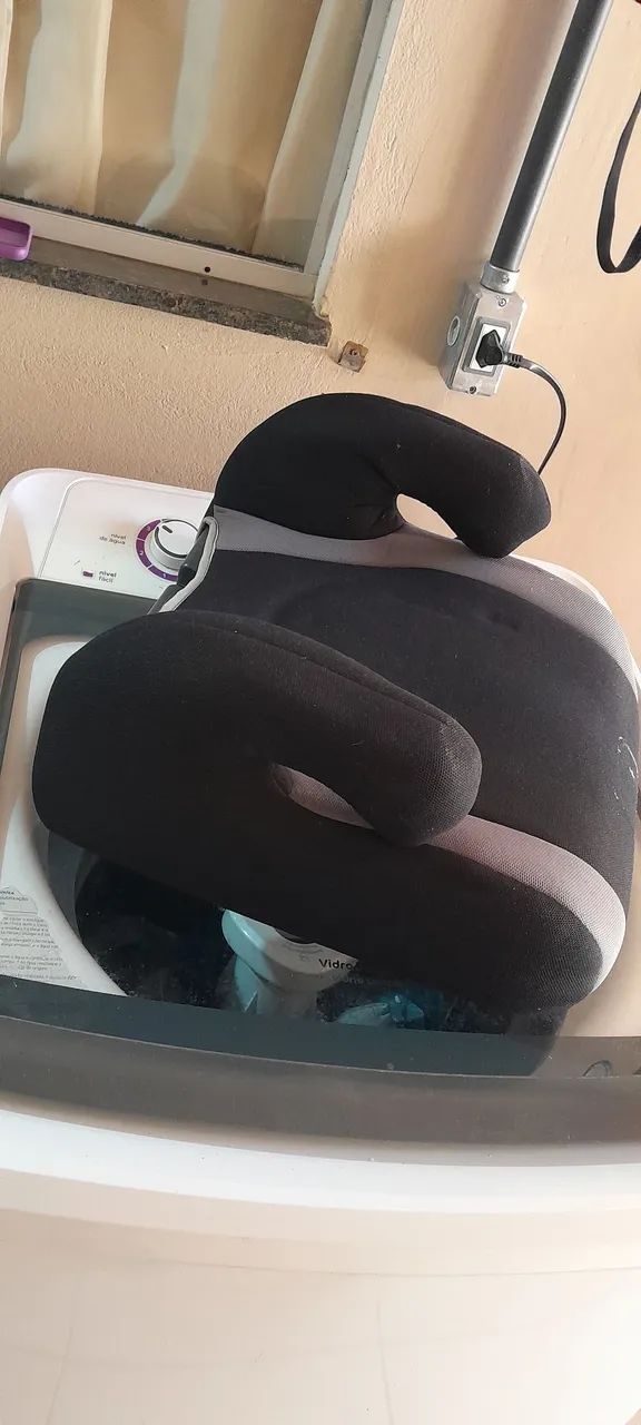 Vendo esse assento para crianças.