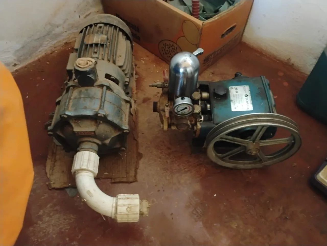 Bomba e pulverizador
