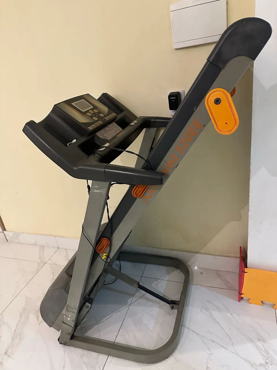Esteira Athletic Advanced 520ee COM DEFEITO - Foto 3