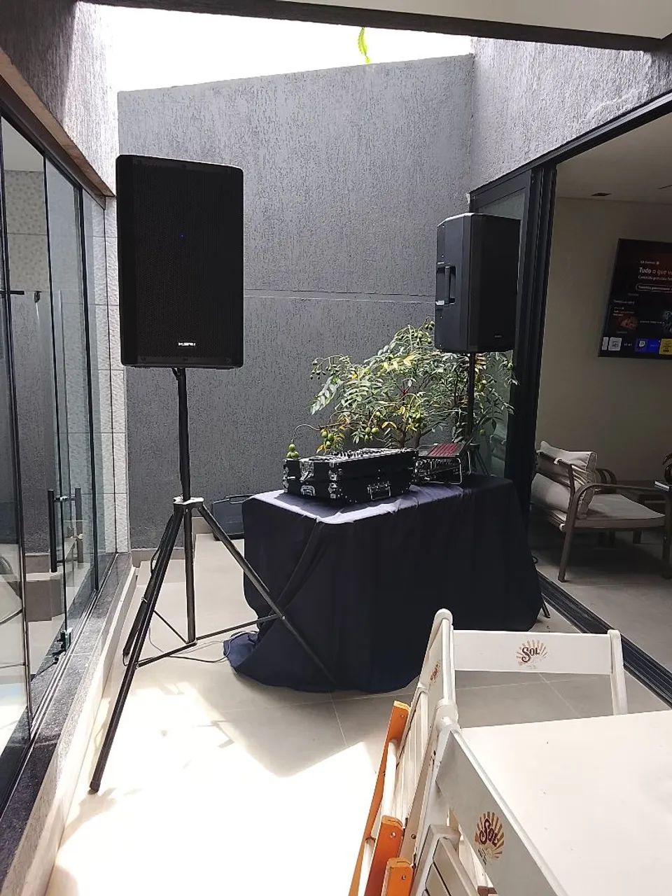 Serviço de DJ com som e iluminação completa.  - Foto 2