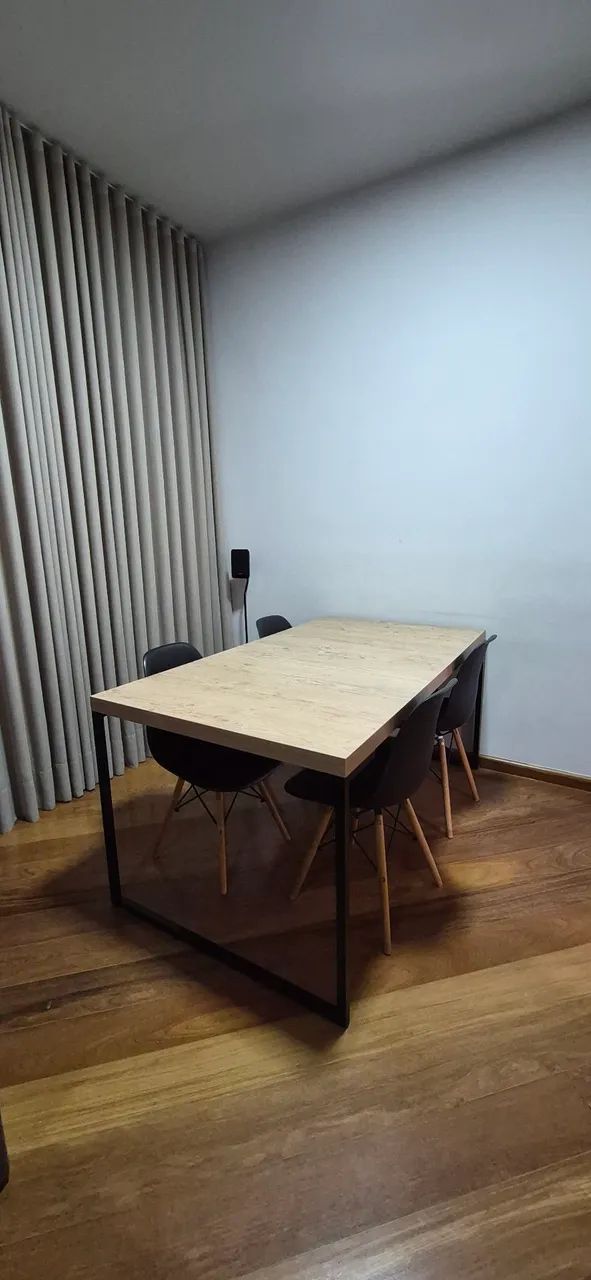 Sofá retrátil + mesa em MDF + 4 cadeiras - Foto 3