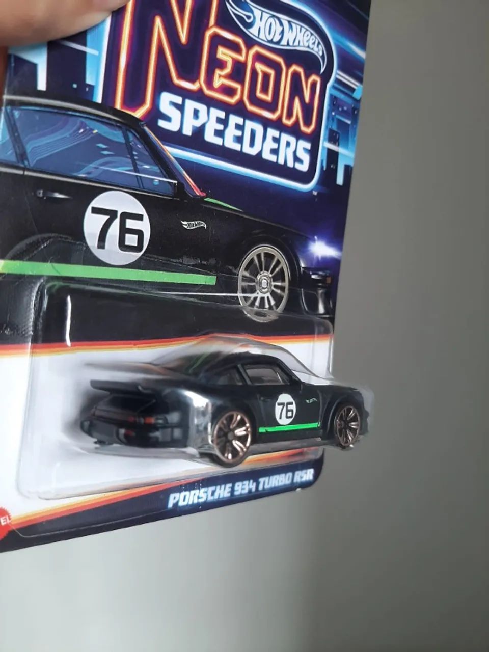 Hot Wheels Porsche 934 Turbo Rs Neon Speeders - Foto 3