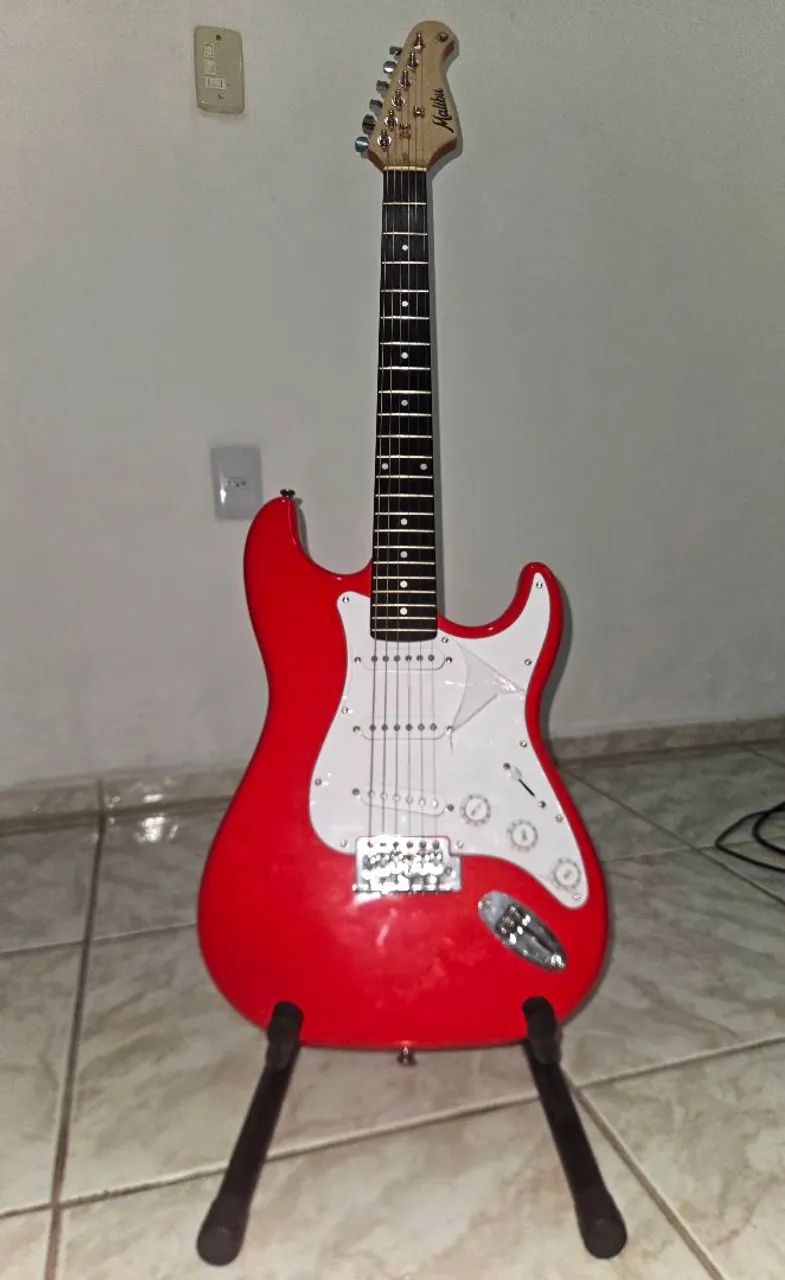 GUITARRA + CAIXA AMPLIFICADA + CABO E SUPORTE DA IMAGEM