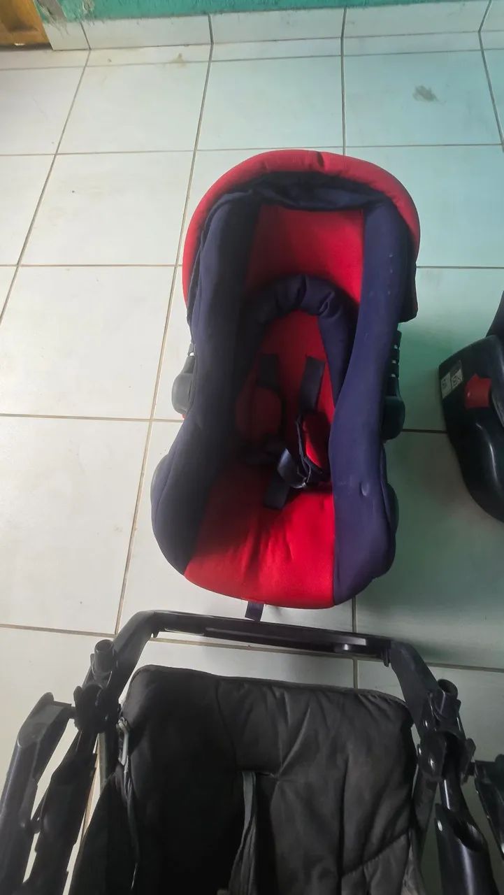 Vendo cadeirinha e bebê conforto 