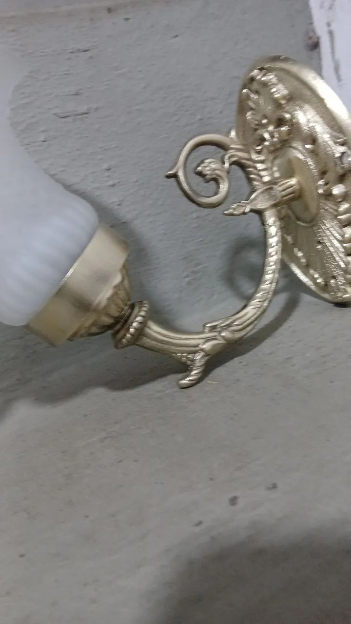Arandelas em bronze e cupulas vidro jateado - Foto 3