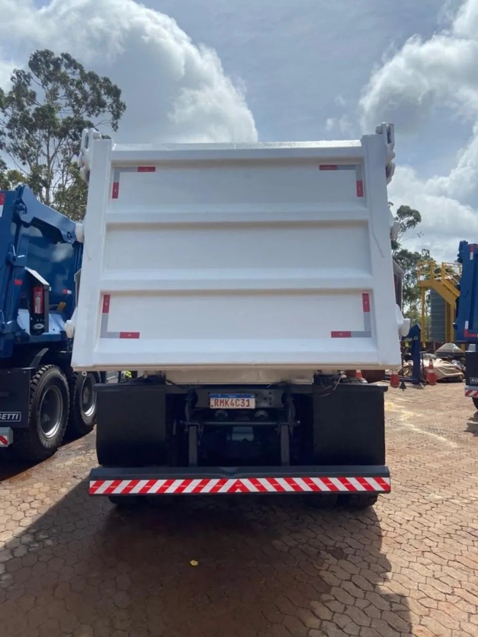 BASCULANTE 8X4 - 40 t / 22 m³ * TODO REVISADO * - Foto 6