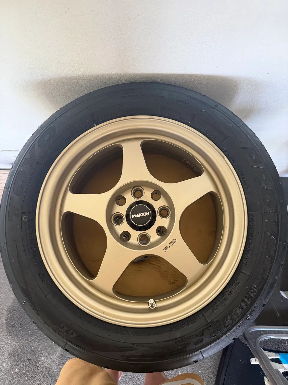 Vendo Roda Rodera Evo multífuro  4x100 e 4x108 + Pneus semi slick r888