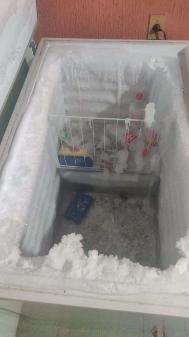 Mesa de macacaúba e freezer - Foto 2