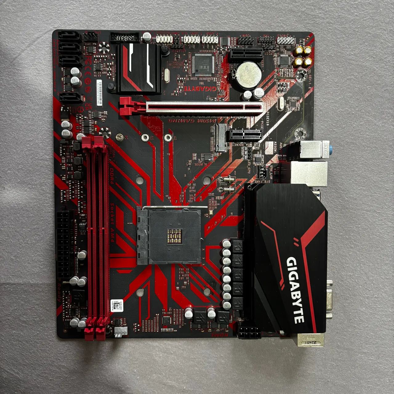 Placa Mãe Gigabyte B450M GAMING - Foto 2